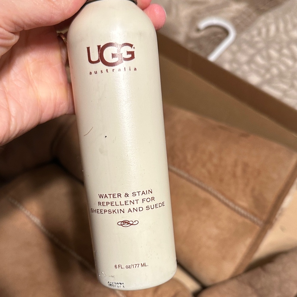 UGG Classic Chestnut Boots - Picture 10 of 11